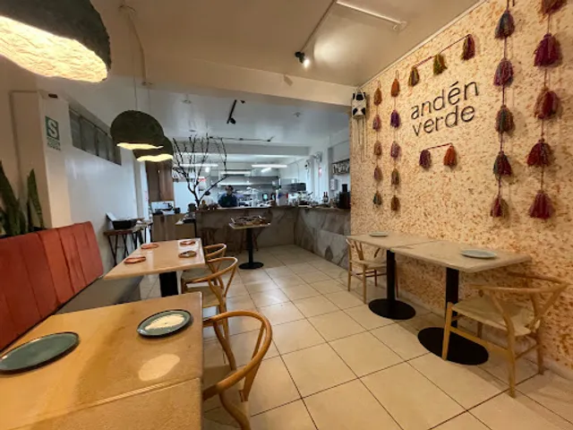 ANDÉN VERDE