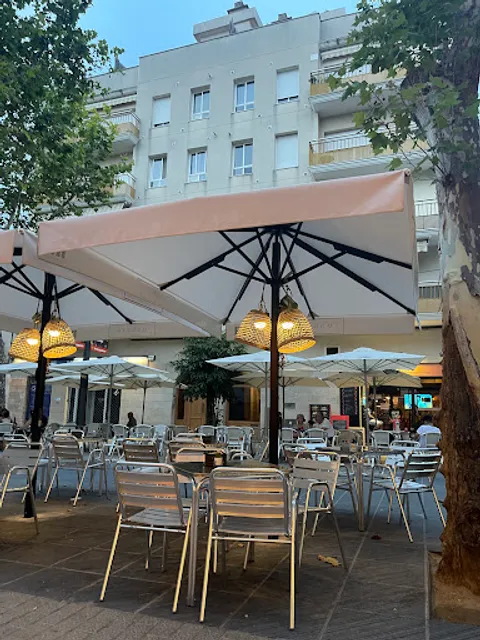 Bar restaurant Monbar