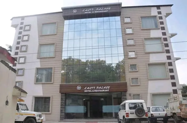 OYO 38171 Hotel Lalit Palace