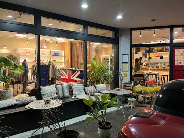 Cafe roundabout + maji_yacci