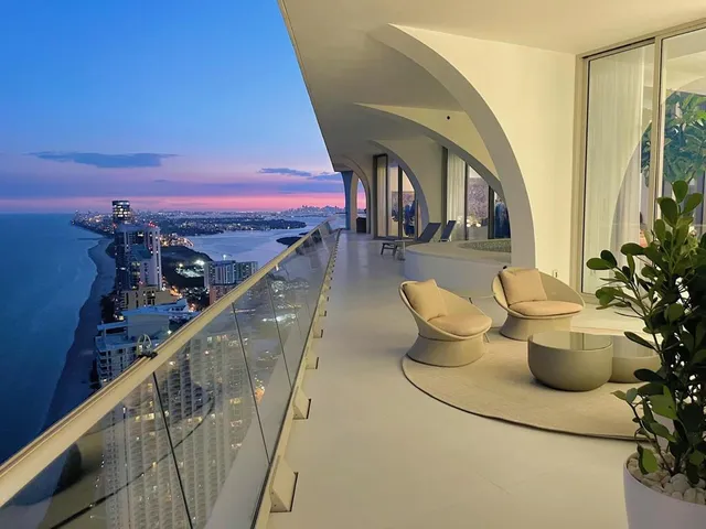 Jade Signature Condominium