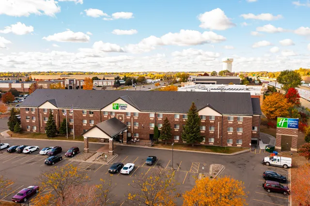 Holiday Inn Express & Suites St. Paul - Woodbury, an IHG Hotel