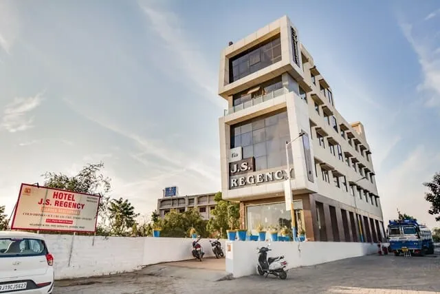 Capital O Hotel Js Regency