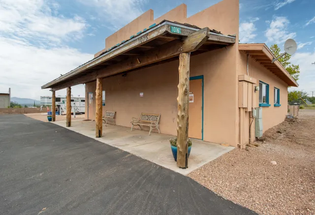 Silverbelt Stays & Laundromat