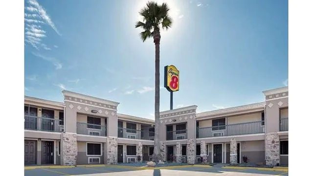 Super 8 by Wyndham McAllen/Downtown/La Plaza Mall
