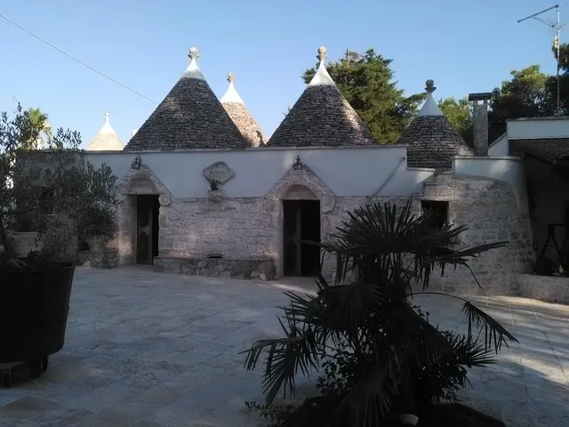 TRULLO ABBRACCIAVENTO
