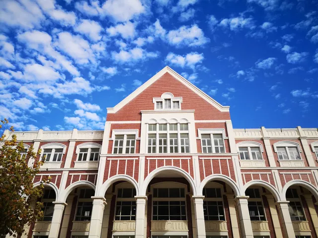 Shanghai International Studies University