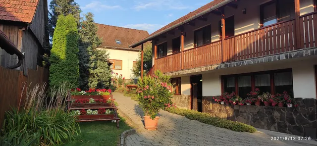 Gyöngyvirág Panzió