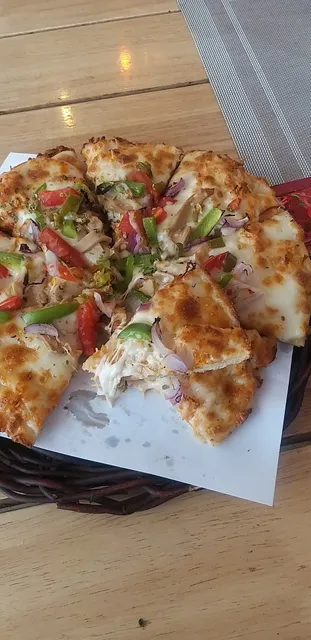 Everest Pizza Restaurant