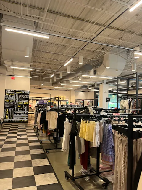 Bloomingdale's Outlet