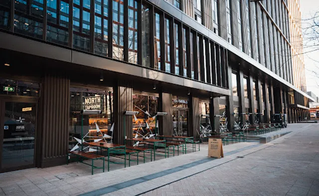 North Bar : Circle Square