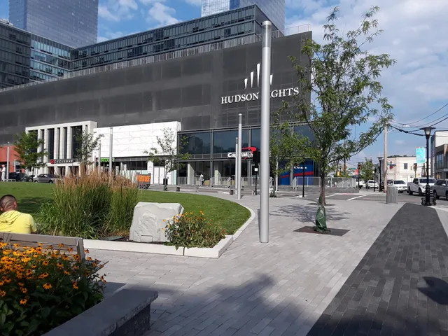 Oaktree Mall Shopping Center