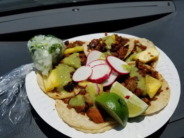 Leo's Tacos Truck