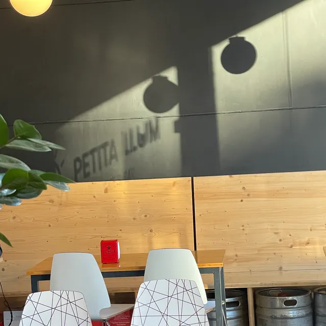 PETITA LLUM - Cafè i Bar