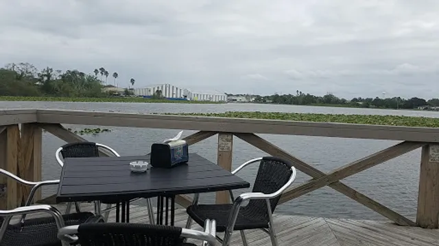 Tanners Lakeside Restaurant & Bar