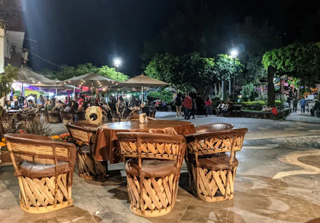 Jardin Plaza Restaurant