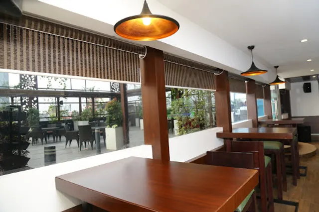 Zirkon Bar @ The Raviz Calicut