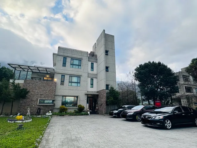 Mansion to the umas sky