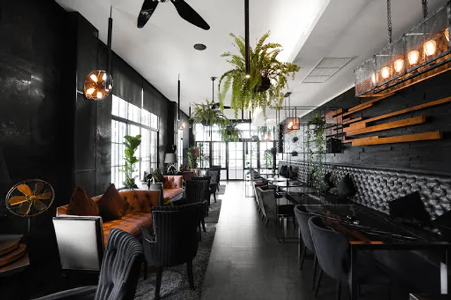 Black Biscuit Cafe & Bar