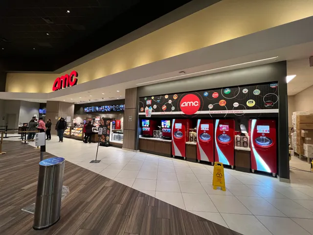 AMC DINE-IN Staten Island 11