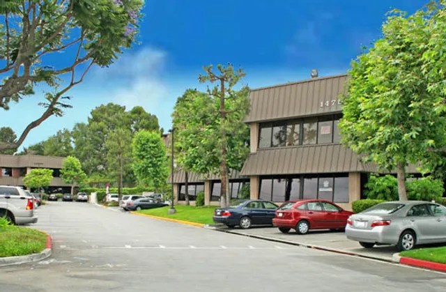 LA MIRADA BUSINESS CENTER