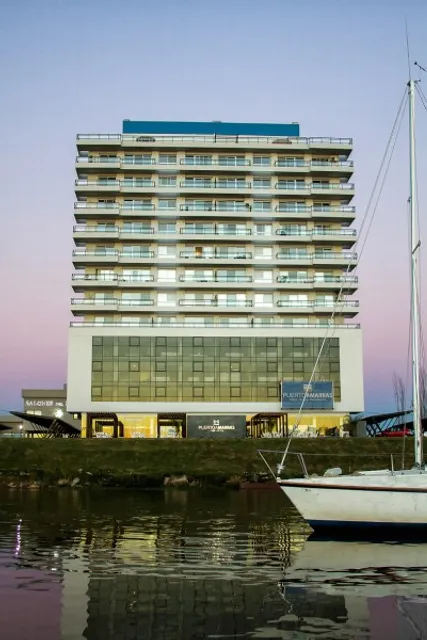 Puerto Amarras Hotel & Suites