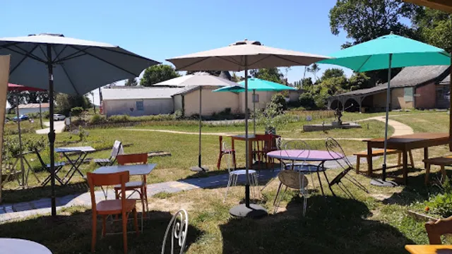 Au Resto Des Prés et ses Herbes Folles