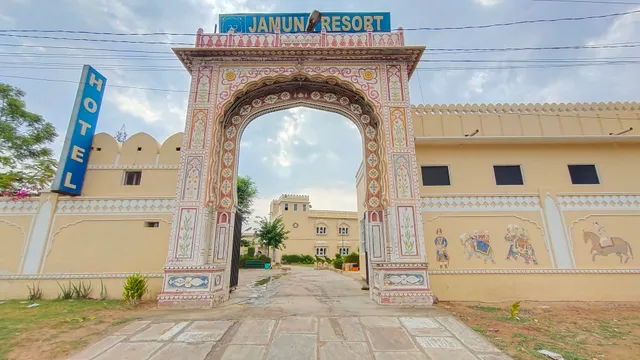 Hotel Jamuna Resort - Hotel Near Rani Sati Mata Temple | Best Hotel in Jhunjhunu