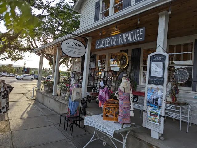Lollygag Antiques & Boutique