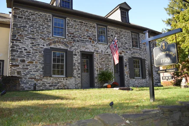 Riverstone 1730 Luxury Riverfront B&B