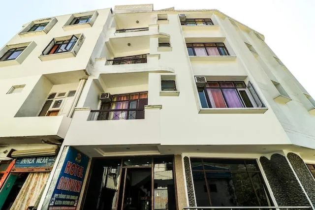 OYO 28445 Hotel Bhavini