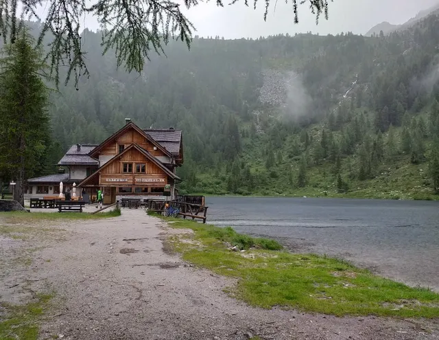 Rifugio Lago Nambino