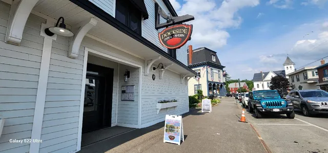Dockside Inn and Tavern