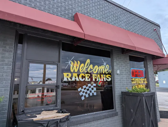 Tracy's Bar and Grill