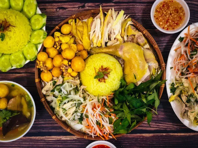 Cơm Gà CÔ YẾN - Rạp Hòa Bình