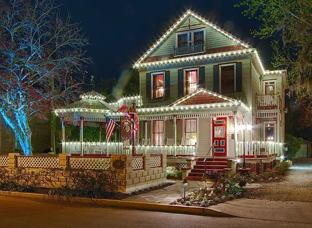 Cedar House Inn Victorian Bed & Breakfast