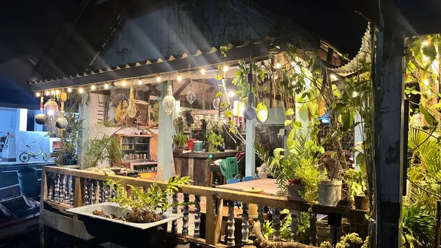 - Baan Rim Nam Homestay Chumphon