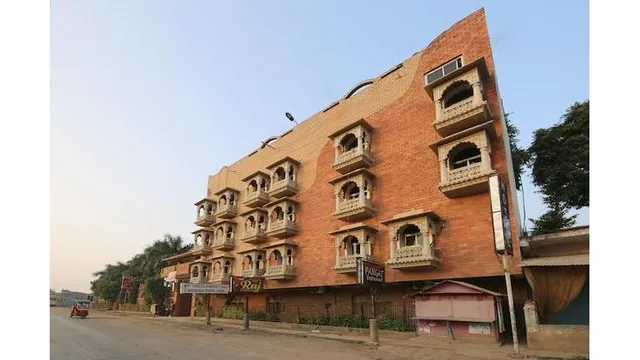 OYO 61547 Hotel Raj Palace