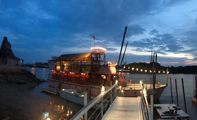 Sky Mirror World ＆ Boat Cafe