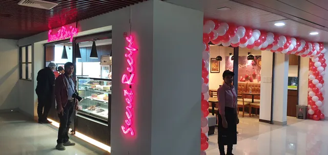 Secret Recipe Mohakhali SKS Tower Standard Outlet