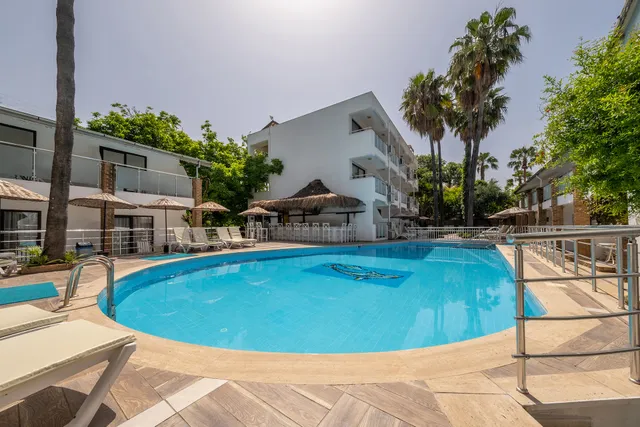 Tropic Beach Club Hotel