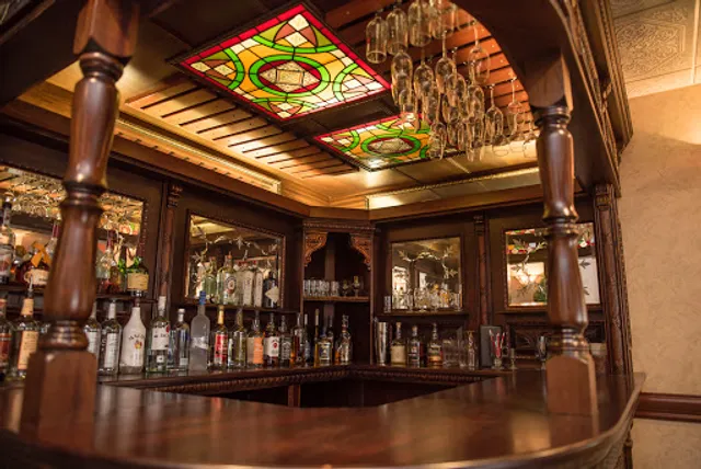 Warfield's Restaurant, Lounge & Bakery