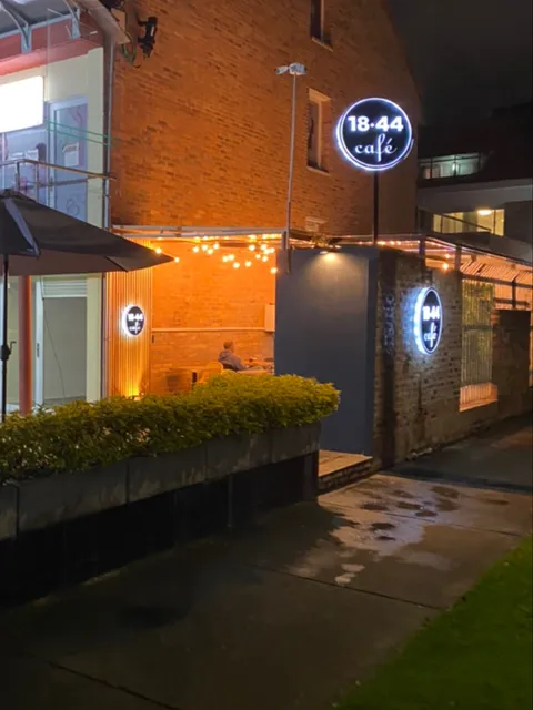 Café 18.44