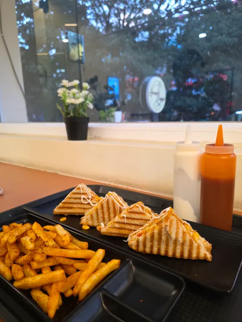 Snack Delight Café - Veg Café in Vijaynagar