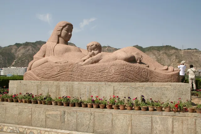 黄河母亲雕塑