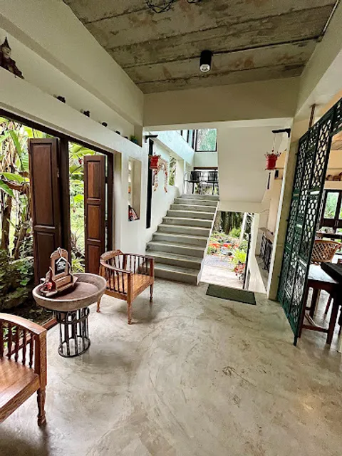 Thai Me restaurant (formerly, Sandwich Me)