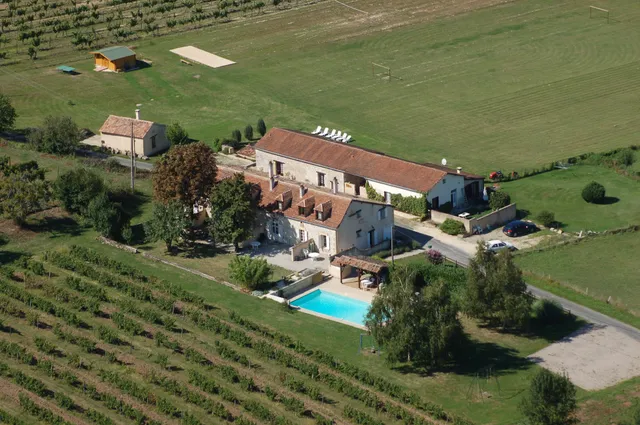 Les Naudines : Locations de vacances avec piscines, aires de jeux enfants proche des châteaux en Dordogne Nouvelle-Aquitaine