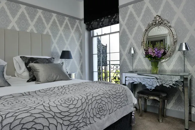 Crescent Victoria Hotel