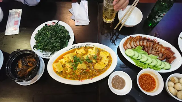 Cơm Niêu Nhà Đỏ