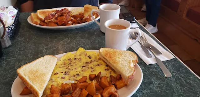 The Symposium Family Dining